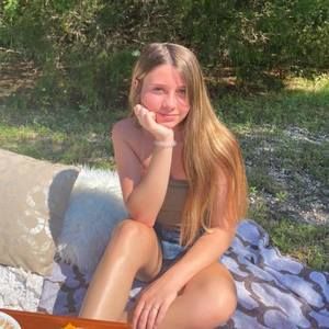 Meet your Posher, Amelia